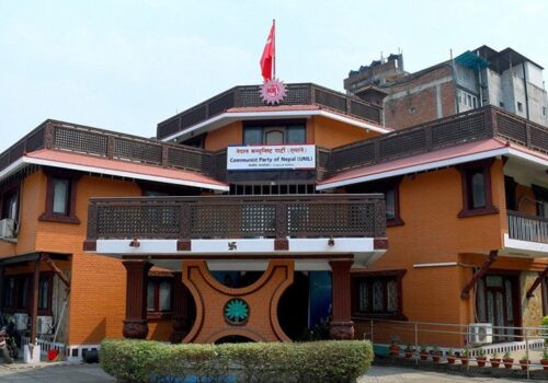 घोषणापत्र केन्द्रित छलफल गर्दै एमाले