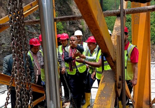 मेलम्चीको पानी सुरूङमा खसालियो, काठमाडौंका धारामा पुग्न दुई साता लाग्ने