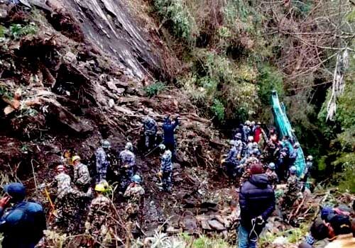 तिप्लिङमा डोजरसँगै पहिरोमा पुरिएका २ जनाको शव ३ महिनापछि फेला