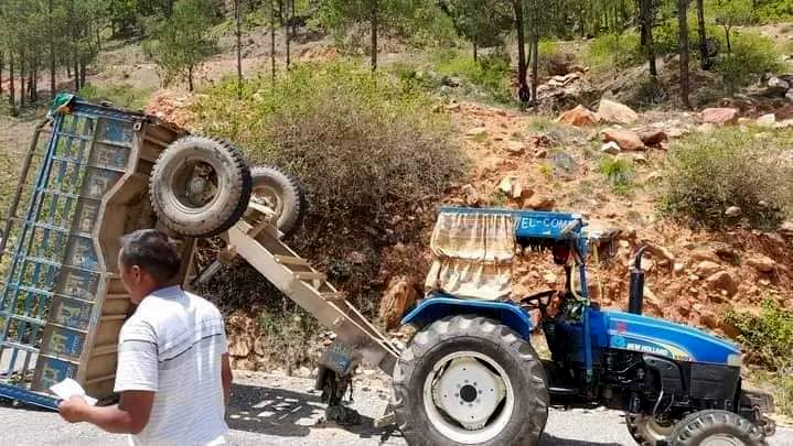 मलामी बोकेको ट्याक्टर दुर्घटना: १ जनाकाे मृत्यु, २४ जना घाइते