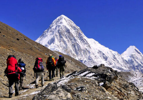 पर्वतीय पदयात्रीको उपचारमा ‘हिमालयन उद्धार सङ्घ’