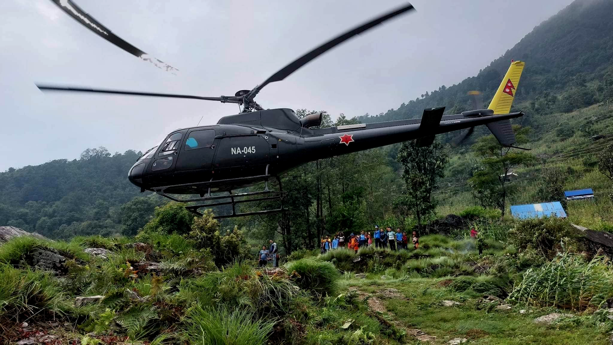 गंगाजमुनाकी एक गर्भवतीको हेलिकप्टरबाट उद्धार