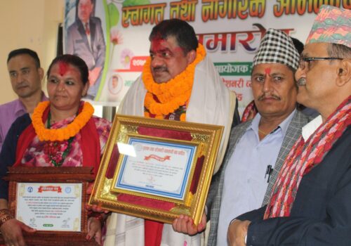 यस वर्षको मदन पुरस्कार विजेता नवराज लंसाललाई धादिङबेशीमा सम्मान(फोटो फिचर)