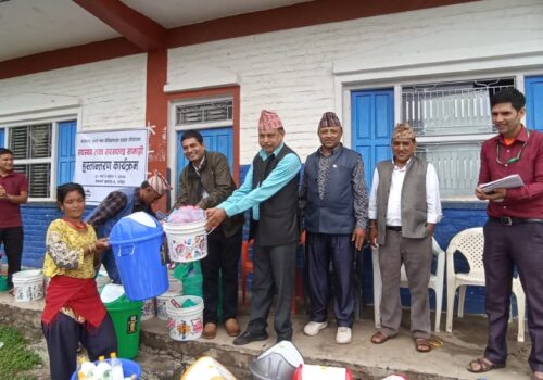 नेत्रावती डवजोङका ७७ घरधुरीलाई स्वास्थ्य तथा सरसफाई सामाग्री वितरण