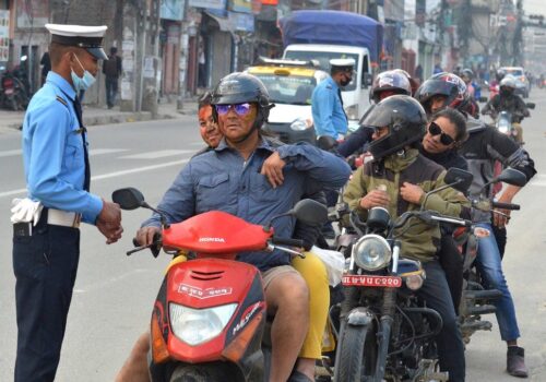 ट्राफिक नियम उल्लङ्घन गर्ने ३२ सय ९६ जना चालकमाथि कारवाही