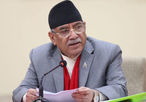 प्रधानमन्त्री प्रचण्डले आज राष्ट्रपतिसमक्ष सरकारको वार्षिक प्रतिवेदन बुझाउँदै