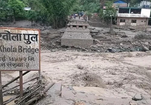 बाढीले बगाएको हेवा खोलामा बेलिब्रिज राखिने