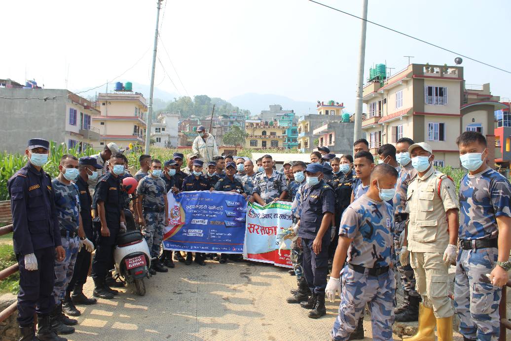 प्रहरी कार्यालय धादिङद्धारा अरुण खोला लगायत सार्वजनिक स्थानमा सरसफाइ (फोटो फिचर)