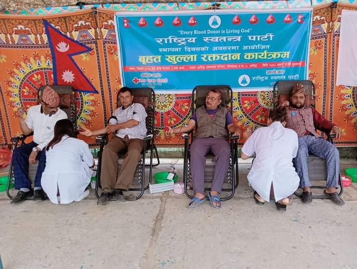 राष्ट्रिय स्वतन्त्र पार्टी स्थापना दिवसमा धादिङबेशीका १०६ जनाले गरे रक्तदान