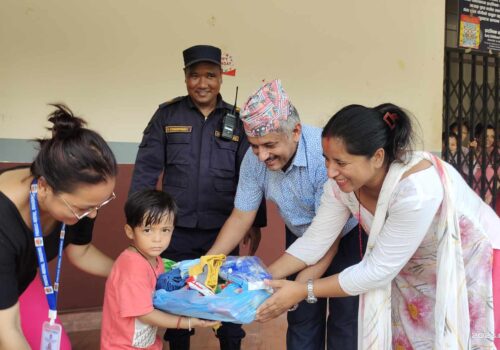 प्रयास नेपालद्वारा कारागारमा बस्दै आएका ३ जना बालबालिकालाई कपडा र शैक्षिक सामाग्री वितरण