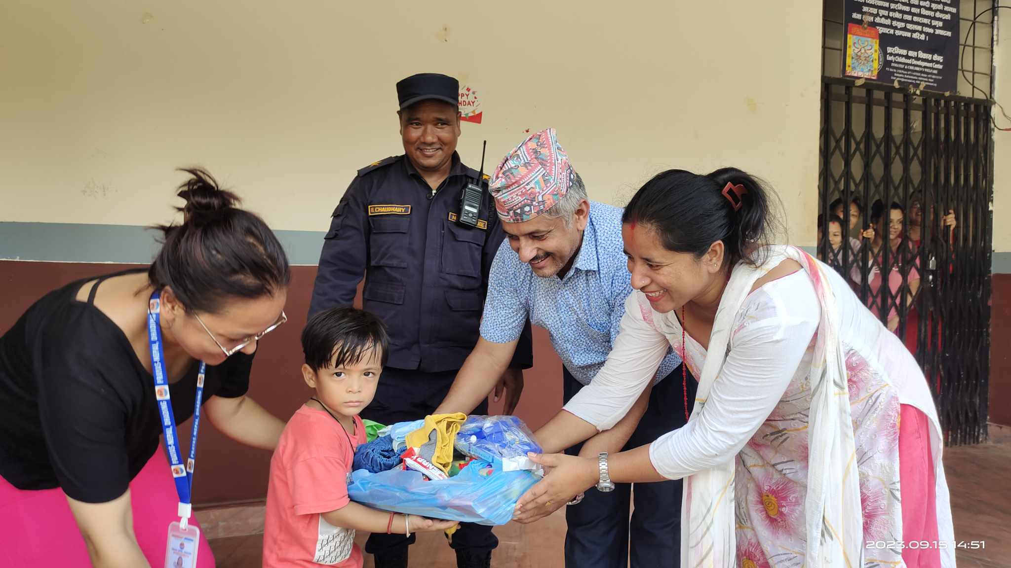 प्रयास नेपालद्वारा कारागारमा बस्दै आएका ३ जना बालबालिकालाई कपडा र शैक्षिक सामाग्री वितरण
