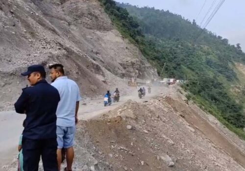अवरुद्ध नारायणगढ-मुग्लिन सडक दुईतर्फी सञ्चालन