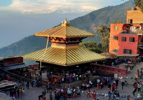 मन्त्री किरातीको अगुवाइमा मनकामना मन्दिर परिसरमा सफाइ