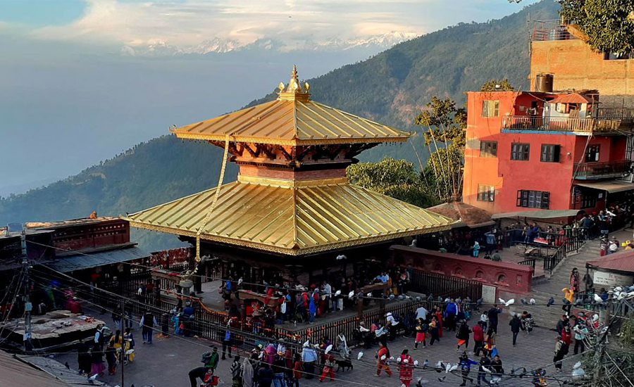 मन्त्री किरातीको अगुवाइमा मनकामना मन्दिर परिसरमा सफाइ