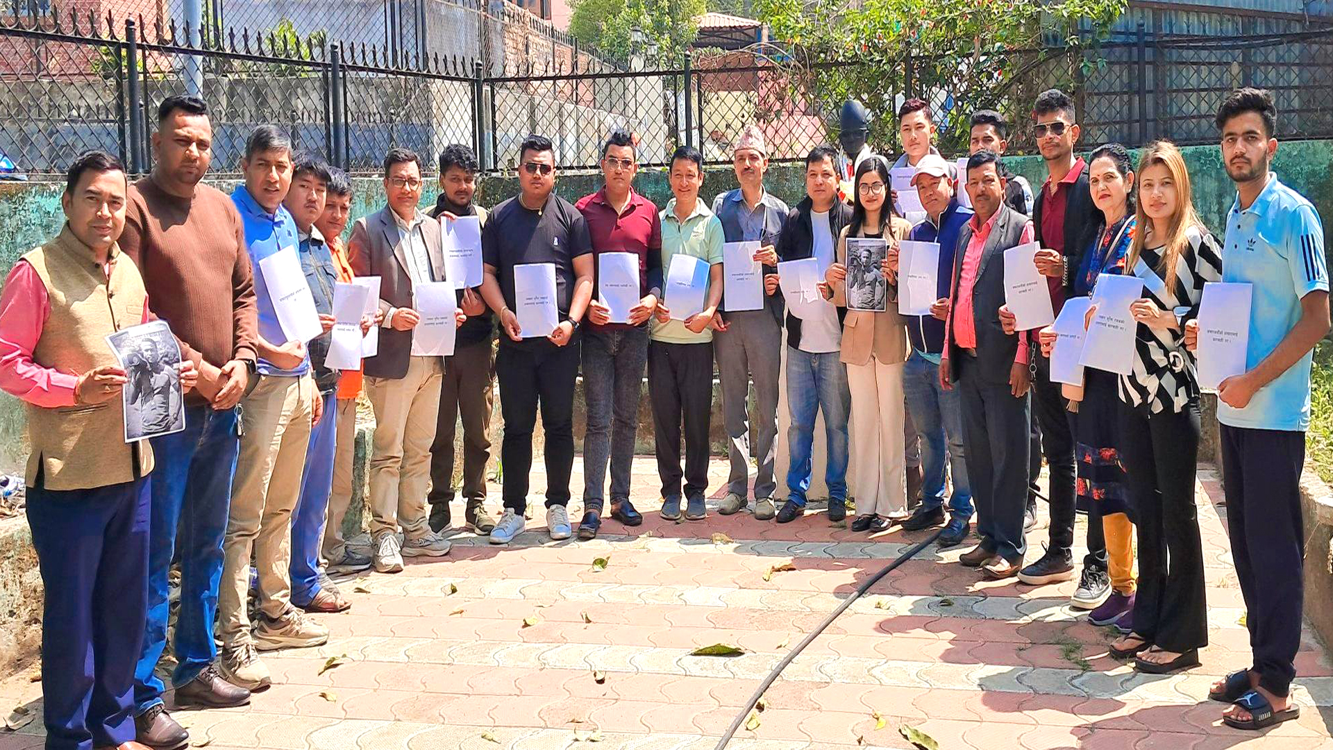 पत्रकार सुरेश रजक हत्याको विरोधमा धादिङका पत्रकारको  प्रदर्शन