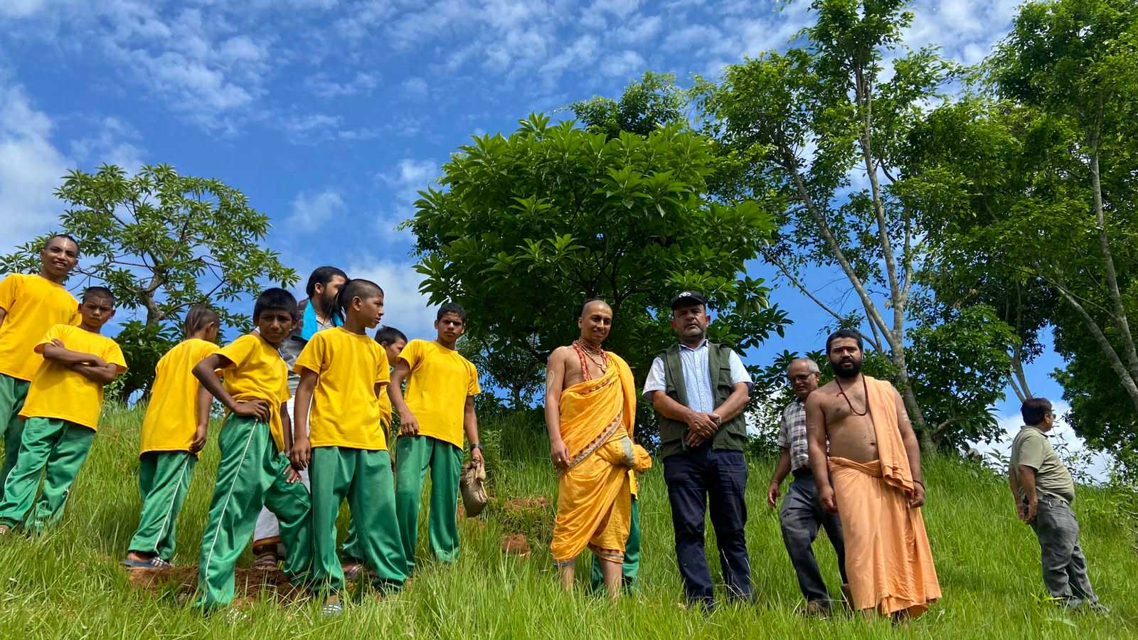 धादिङमा नक्षत्र, राशि र ग्रह बाटिकाको वृक्षारोपण