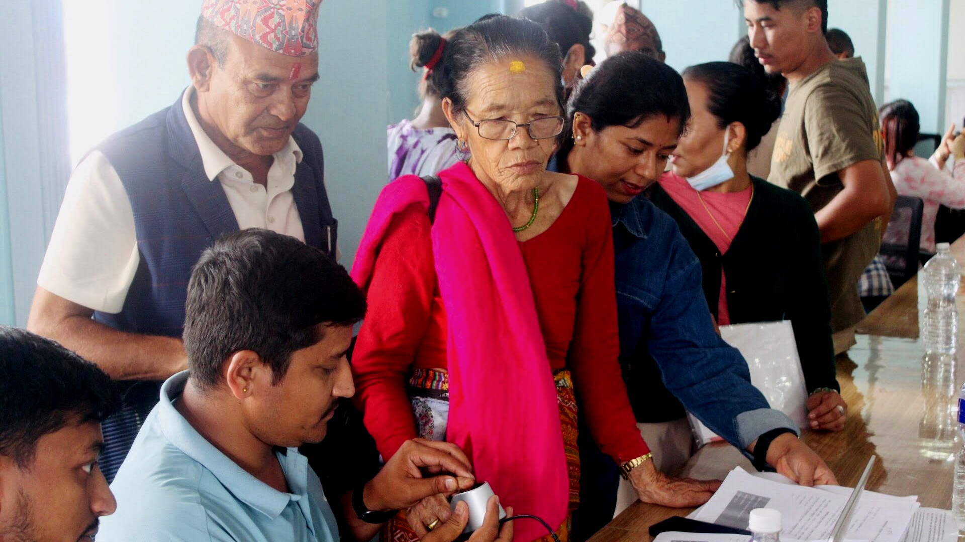 काठमाडौंमा त्रिपुरासुन्दरीका २६५ लाभग्राहीको सामाजिक सुरक्षा परिचयपत्र नविकरण