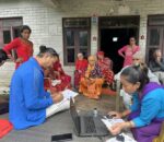 अशक्त,असहाय र अपाङ्गता भएकाहरुलाई घरमै गएर भत्ता कार्ड नवीकरण  गर्दै वडा अध्यक्ष भण्डारी