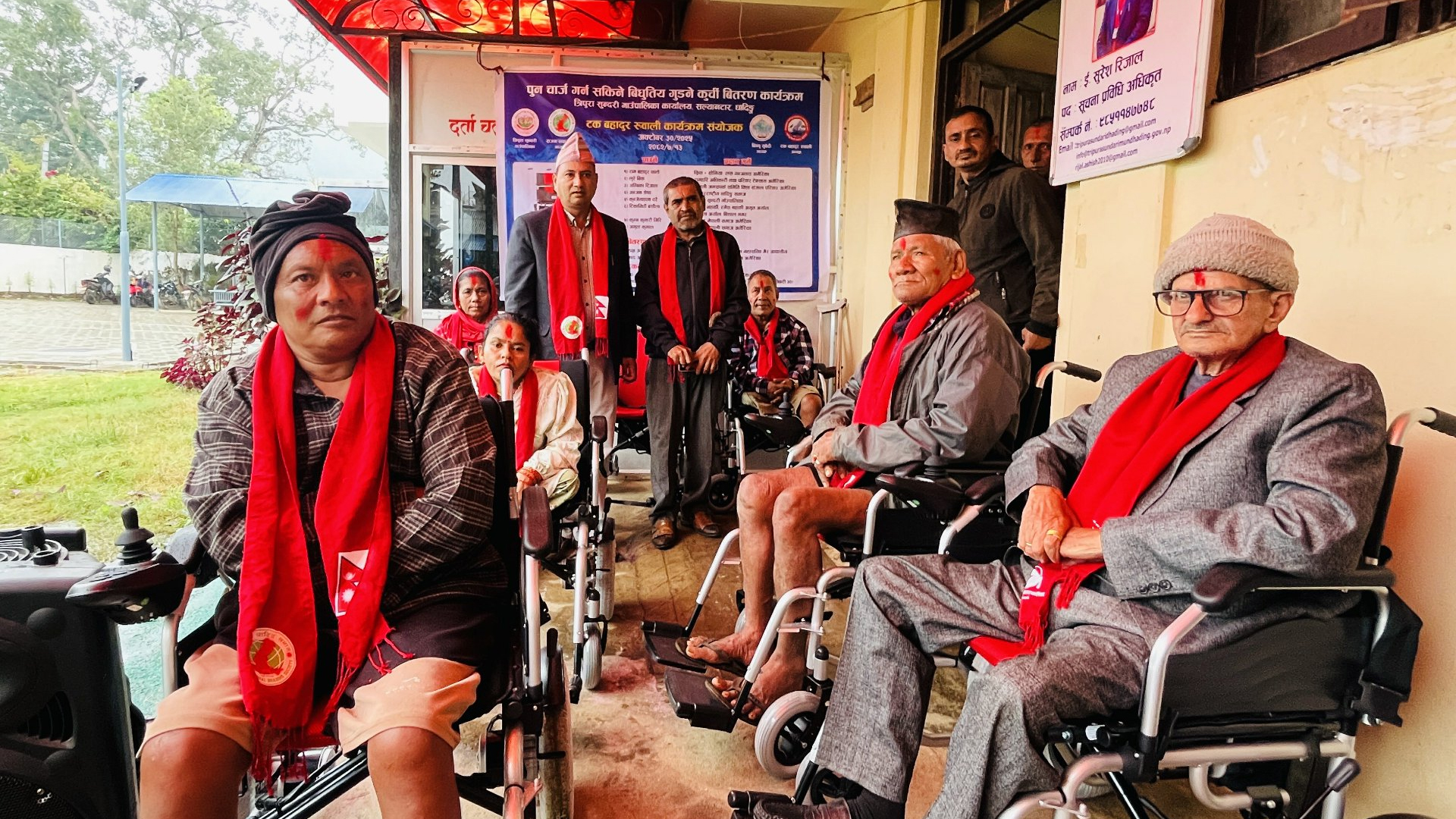 salyantar अपाङ्गता भएका सल्यानटारका आठ जनालाई विद्युतीय ह्विलचियर वितरण