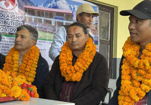 पशुपति माविका ७० जना विद्यार्थीलाई नगद सहित शैक्षिक सामाग्री वितरण