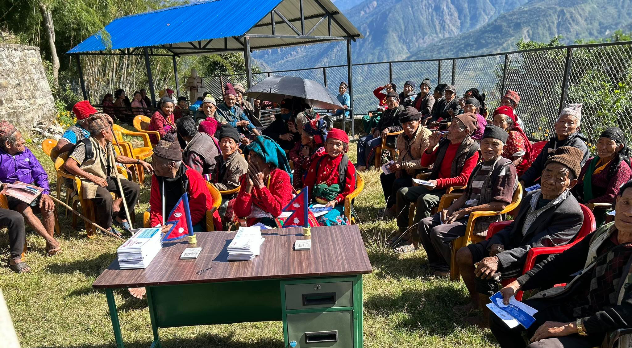 सामाजिक सुरक्षा भत्ता वितरण सेवाग्राहीकै टोलमा सामाजिक सुरक्षा भत्ता वितरण सेवाग्राहीकै टोलमा