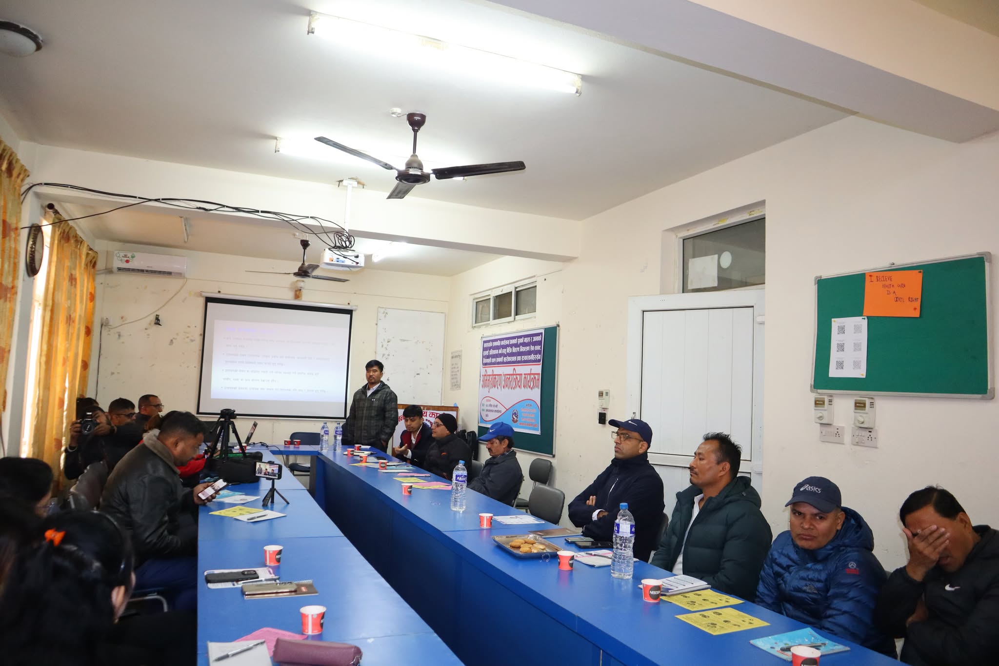 दुधको विकल्पको अनियन्त्रित प्रचार रोक्न धादिङमा अभिमुखीकरण