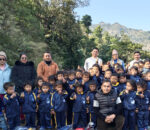 धादिङ नेपाली समाज अमेरिकाको सहयोगमा कोस्राङ आविका ६२ जना चेपाङ विद्यार्थीलाई न्यानो कपडा वितरण