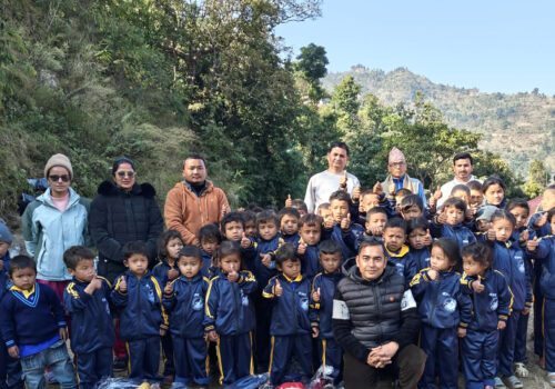 धादिङ नेपाली समाज अमेरिकाको सहयोगमा कोस्राङ आविका ६२ जना चेपाङ विद्यार्थीलाई न्यानो कपडा वितरण